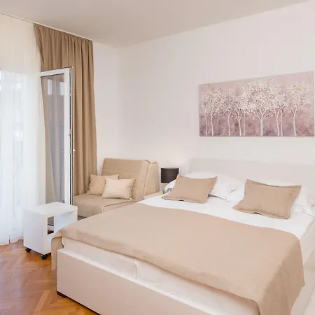 Aurora Bed & Breakfast 4*