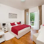 Aurora 4*