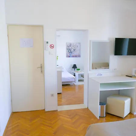 Bed & Breakfast Aurora 4*