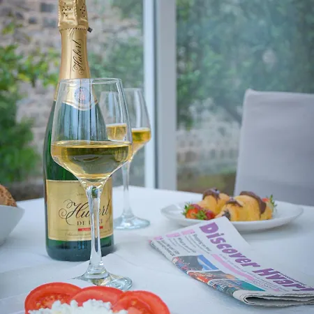 Alojamento de Acomodação e Pequeno-almoço Aurora 4*