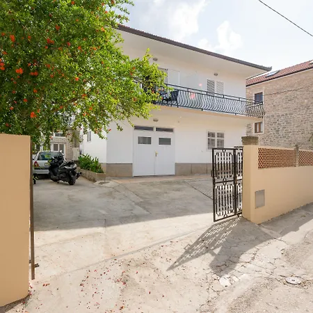 فندق مبيت وإفطار Aurora 4*