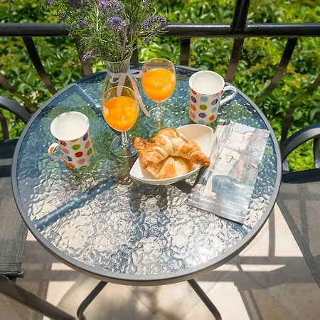 Aurora فندق مبيت وإفطار 4*